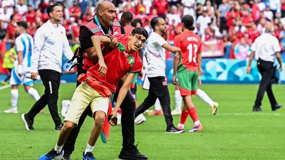 Az edző őrjöng, Messi értetlenkedik az argentinok botrányos olimpiai meccse után