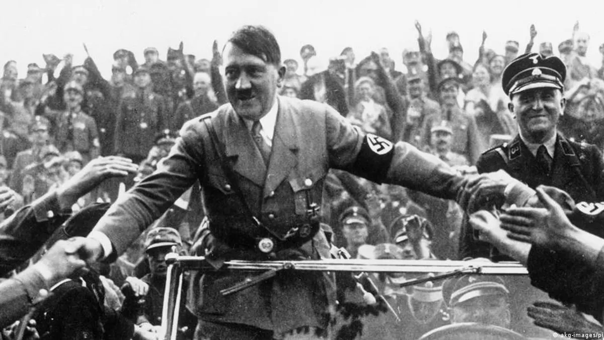 Csak hajszálon múlt Hitler élete, akit egy térképasztal lába mentett meg – ORIGO