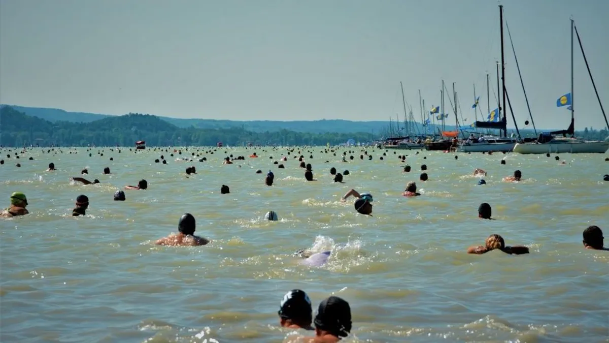 Vasárnap lesz a Balaton-átúszás