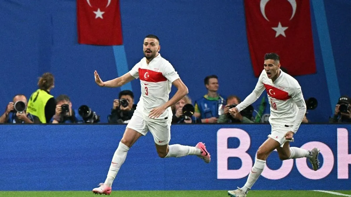 Döntött az UEFA a török Eb-hős és az angol sztárfocista ügyében