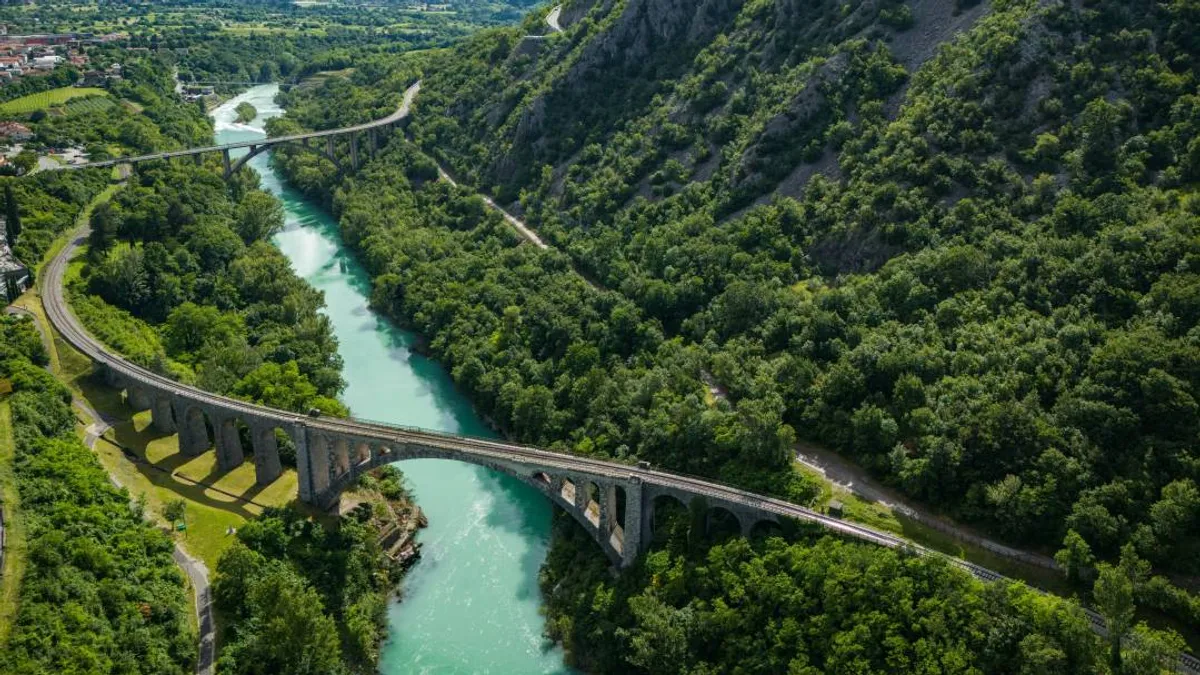 A világ egyik leghosszabb kőíves viaduktja Szlovéniában