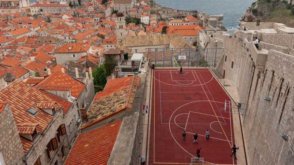 kosárpálya, Dubrovnik, Horvátország, sport,  Trónok harca