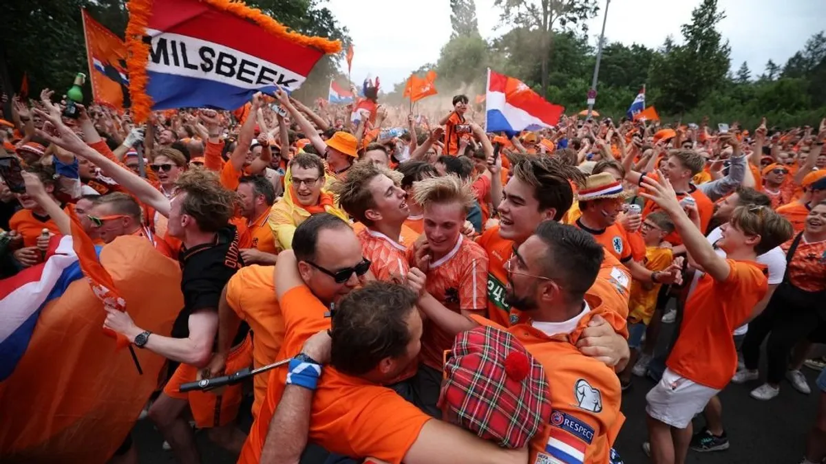 Elképesztő látványossággal készülnek világrekordra a holland drukkerek az Eb-elődöntő előtt