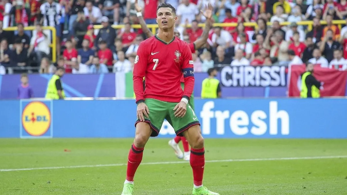 Egészen döbbenetes, amit az összezuhanó Cristiano Ronaldo művelt az Eb-n