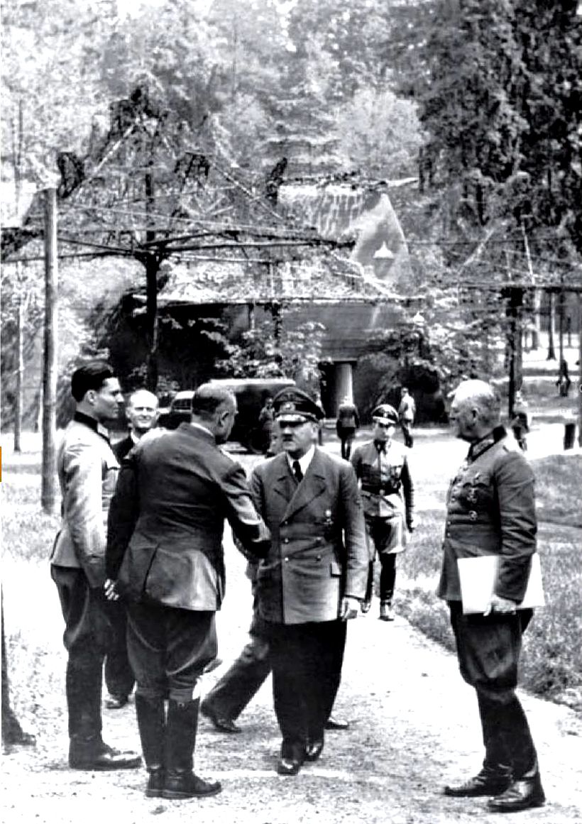 Claus Schenk von Stauffenberg, Karl-Jesko von Puttkamer, ismeretlen, Adolf Hitler és Wilhelm Keitel
