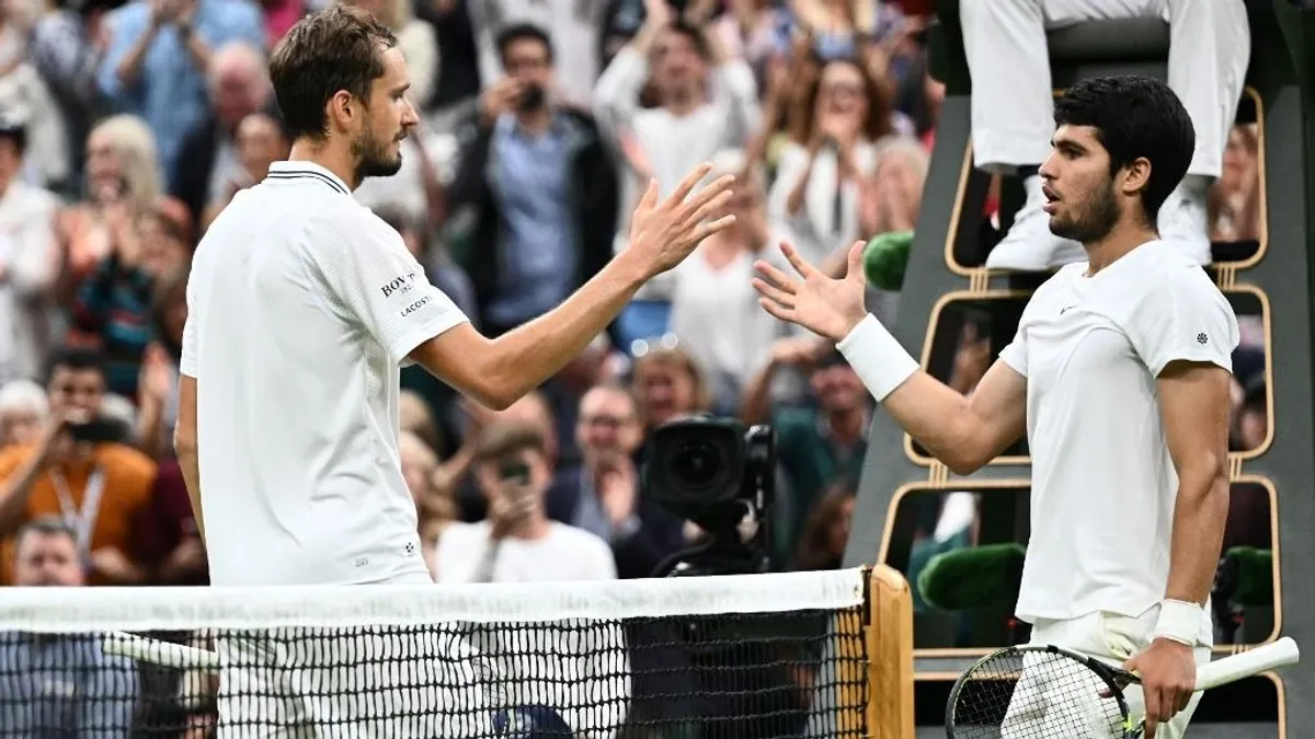 Wimbledon: botrányos jelenetek után dőlt el a férfi elődöntő