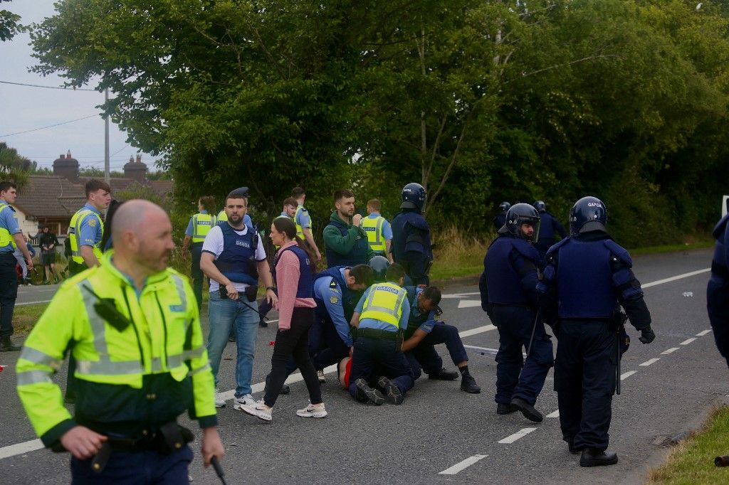 Ireland police department Gardai clash with anti-immigration protesters