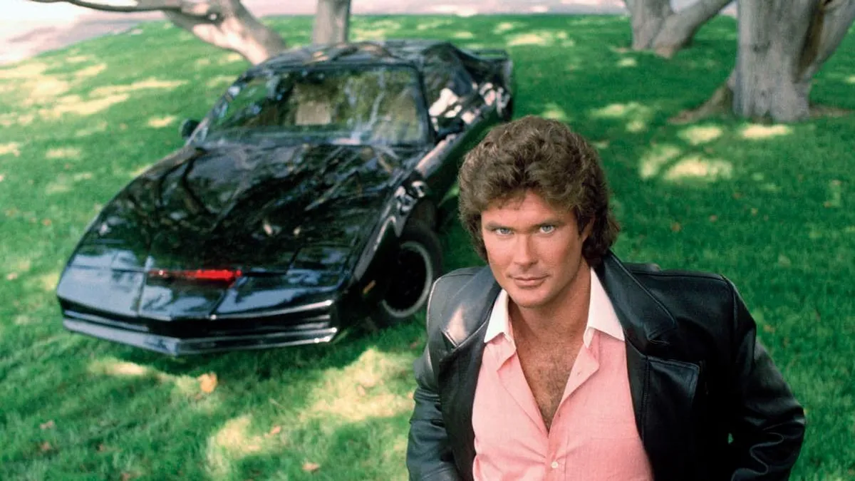 Újra beült KITT-be a felismerhetetlenre öregedett David Hasselhoff - videó