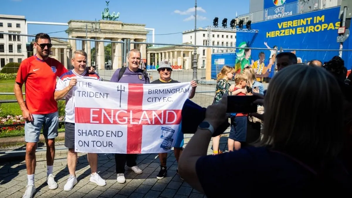 "Megb***hatják a spanyolok" - ellepték az angolok Berlint