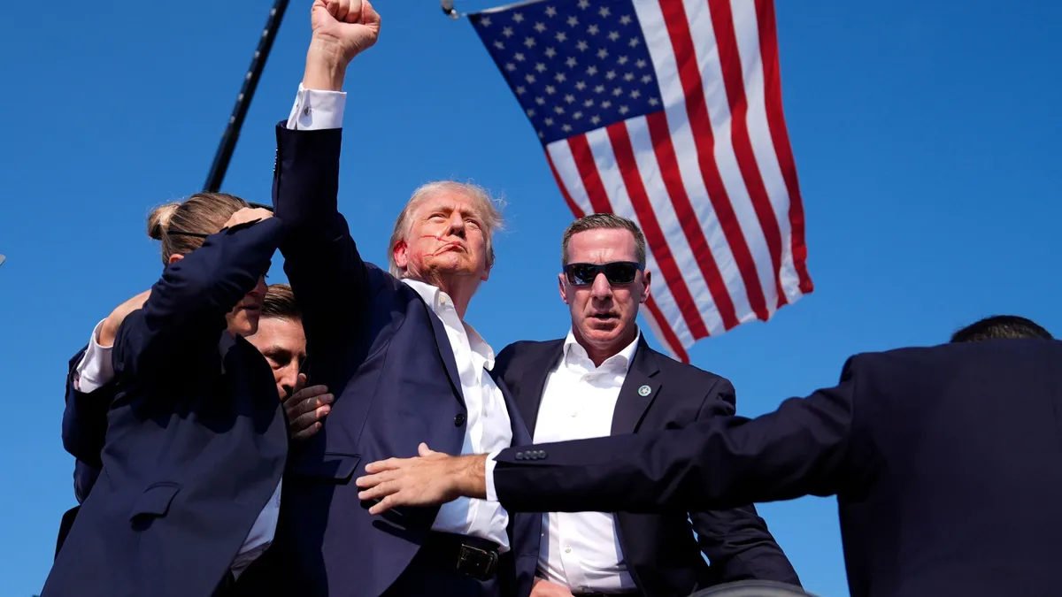 Donald Trump orvosa is csodának nevezte, hogy túlélte a támadást