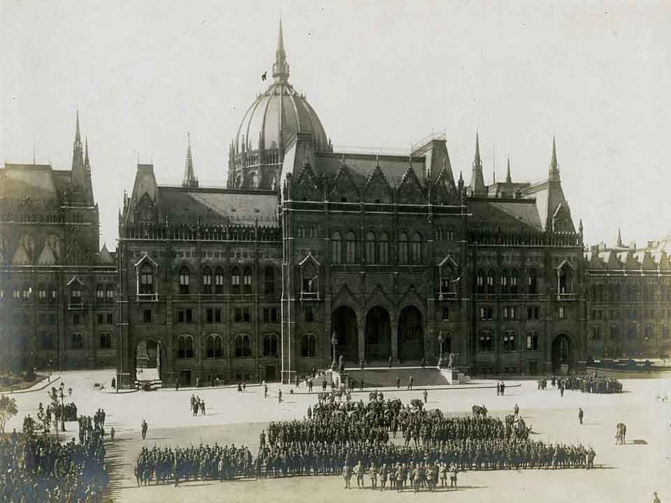 Aradon, Budapest, Románia, megszállás, parlament