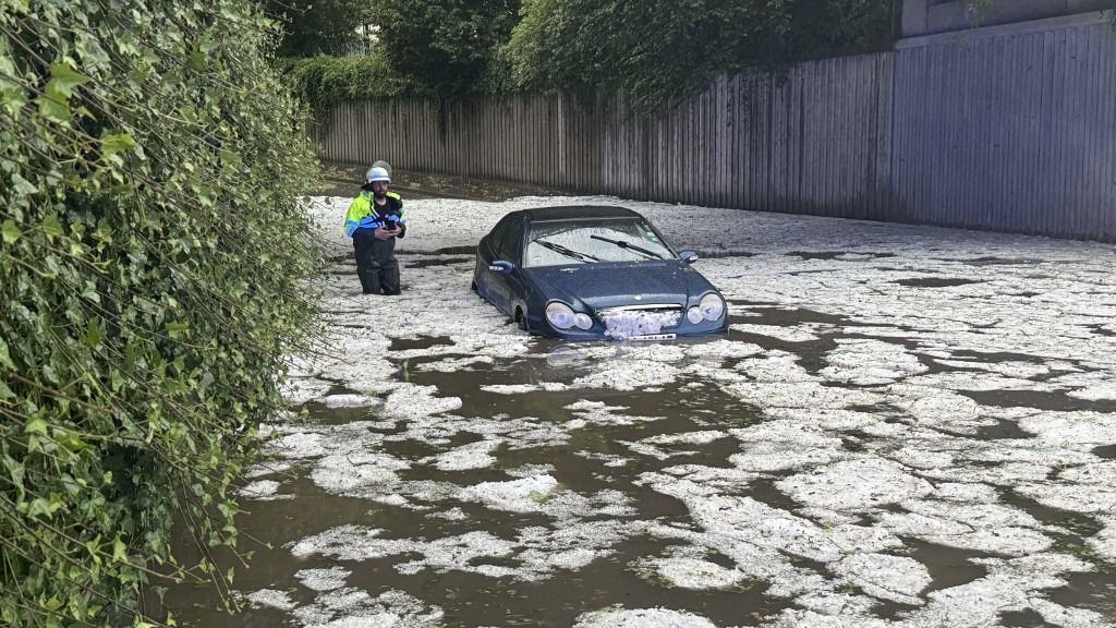 Severe weather: masses of hail in Bavaria, suspected tornado in NRW