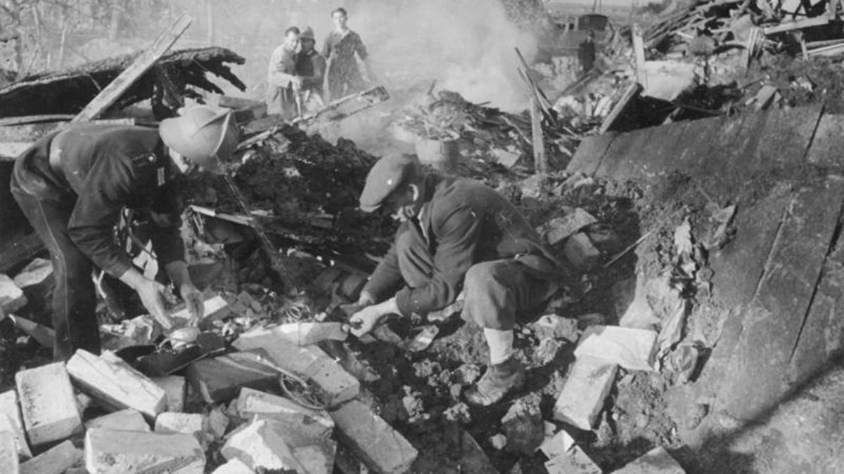 Múlt-kor cikk, Múlt-korcikk, 07.28., lebombázott Hamburg,  lebombázottHamburg