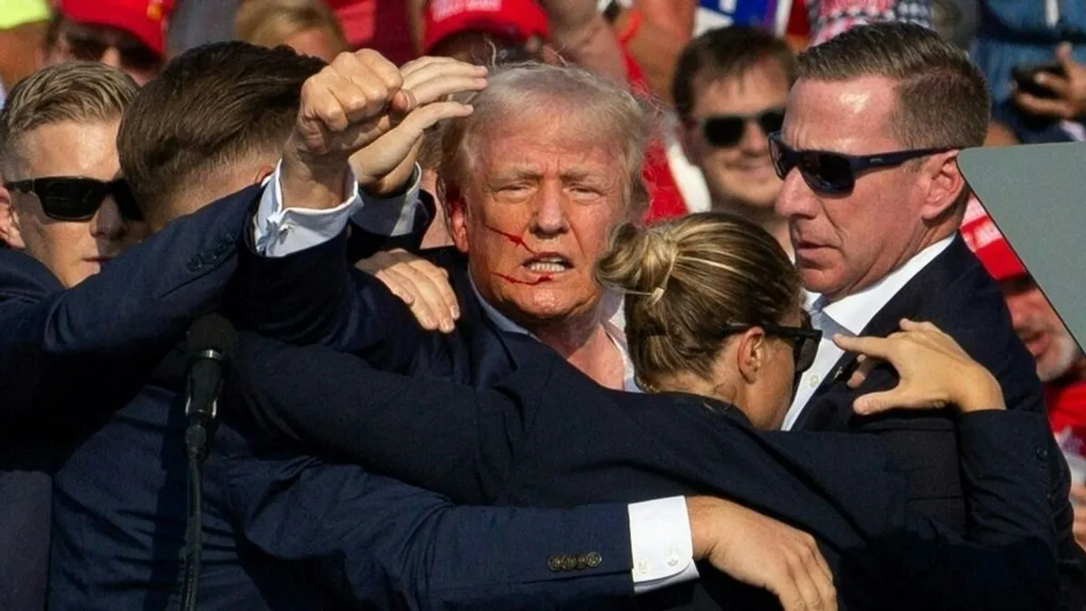 Így őrjöngenek a gyűlölködő baloldali fiatalok, mert Donald Trump életben maradt - videók