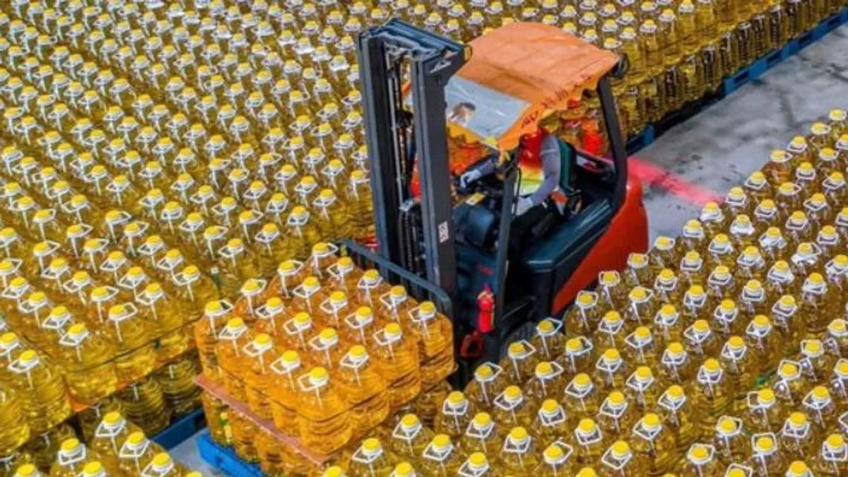 Benzinszállító autókkal szállíthatták az étolajat Kínában