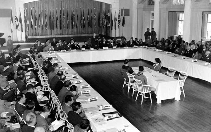 Nyolcvan éve, 1944. július 1-jén kezdődött meg 44 állam részvételével az Egyesült Államokban, Bretton Woodsban az a konferencia, amely életre hívta a Nemzetközi Újjáépítési és Fejlesztési Bankot (IBRD), valamint a Nemzetközi Valutaalapot (IMF)