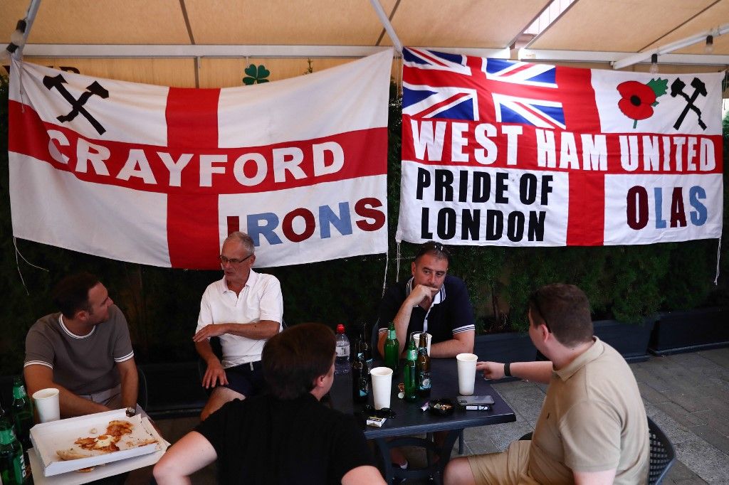West Ham United Fans Before The Match Against Dinamo Zagreb