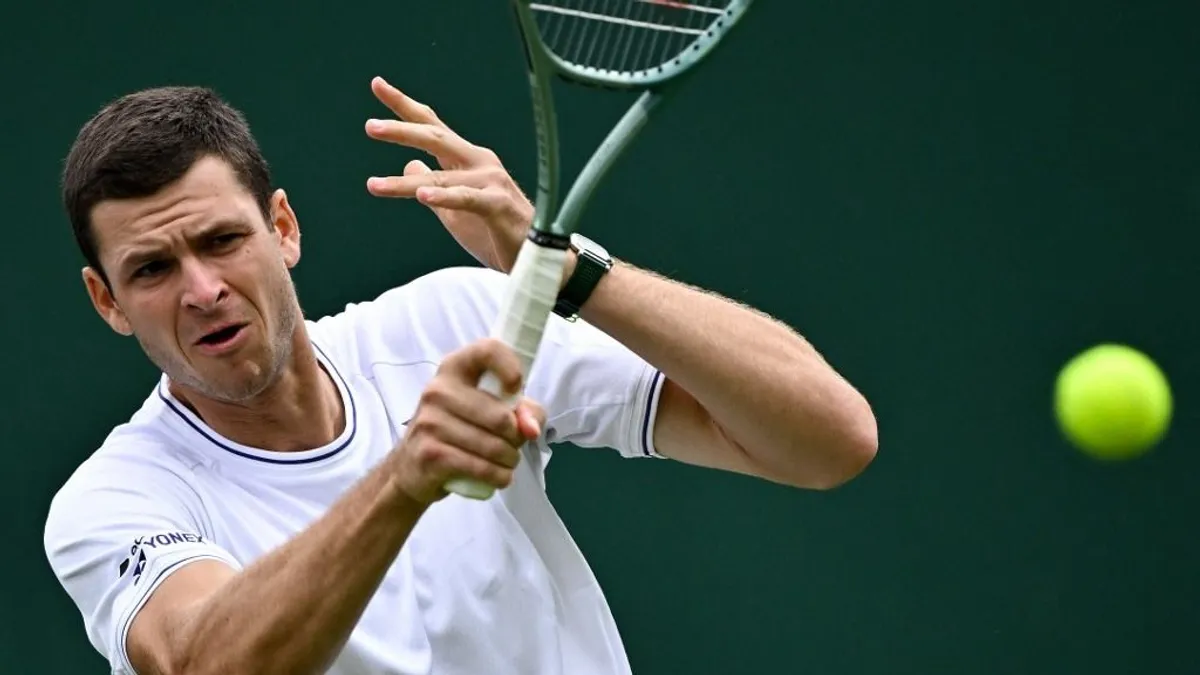 Horrorsérülés Wimbledonban: összeesett a pályán a sztárteniszező - videó
