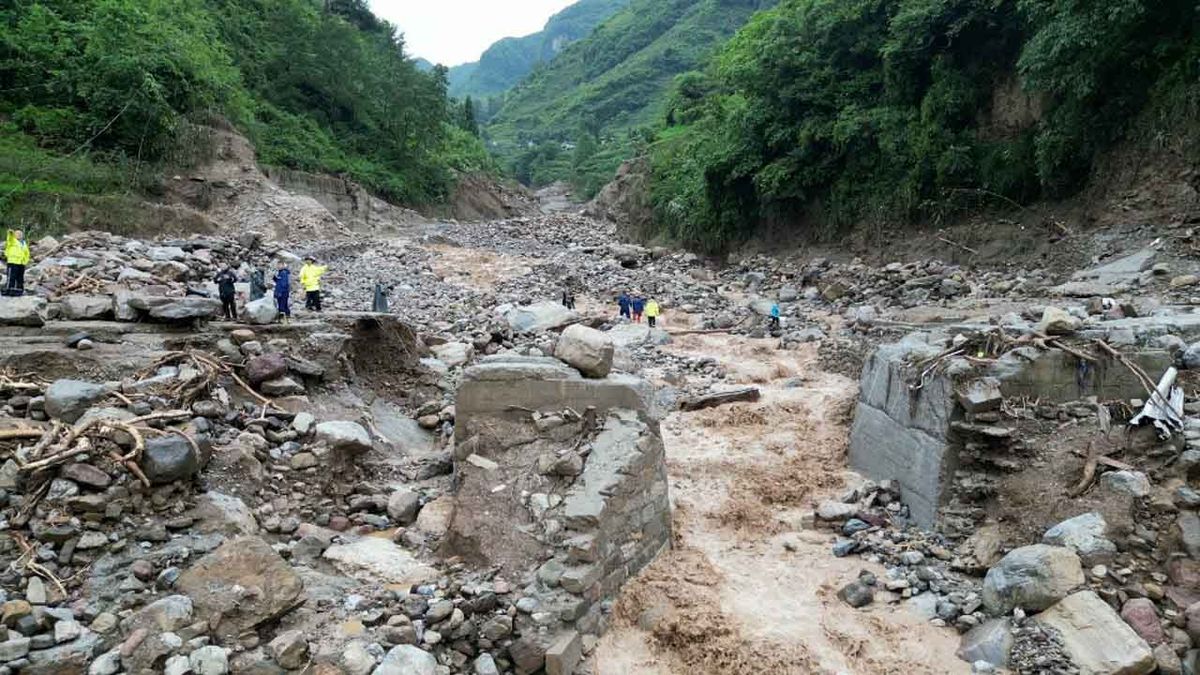 hídomlás, Kína, Sichuan, árvíz, halálos áldozat