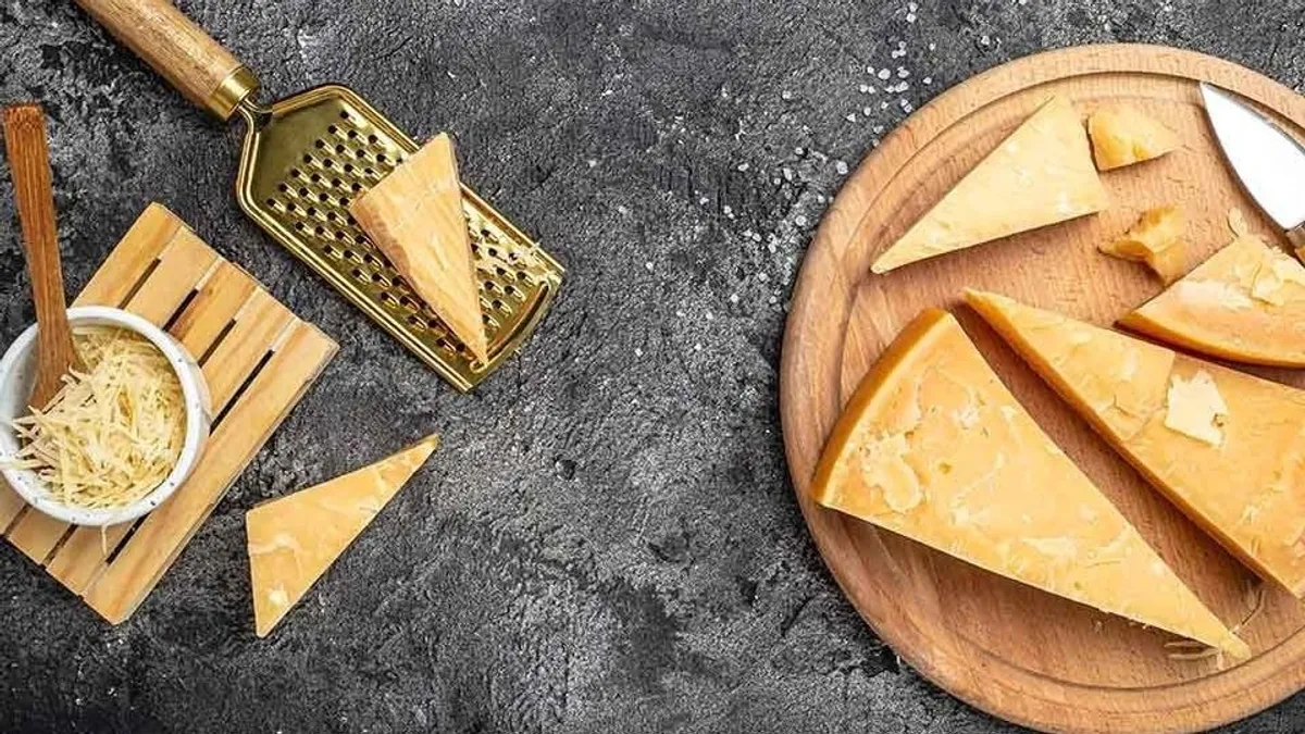 10 éve vett egy darab parmezánt, azóta abból eszik