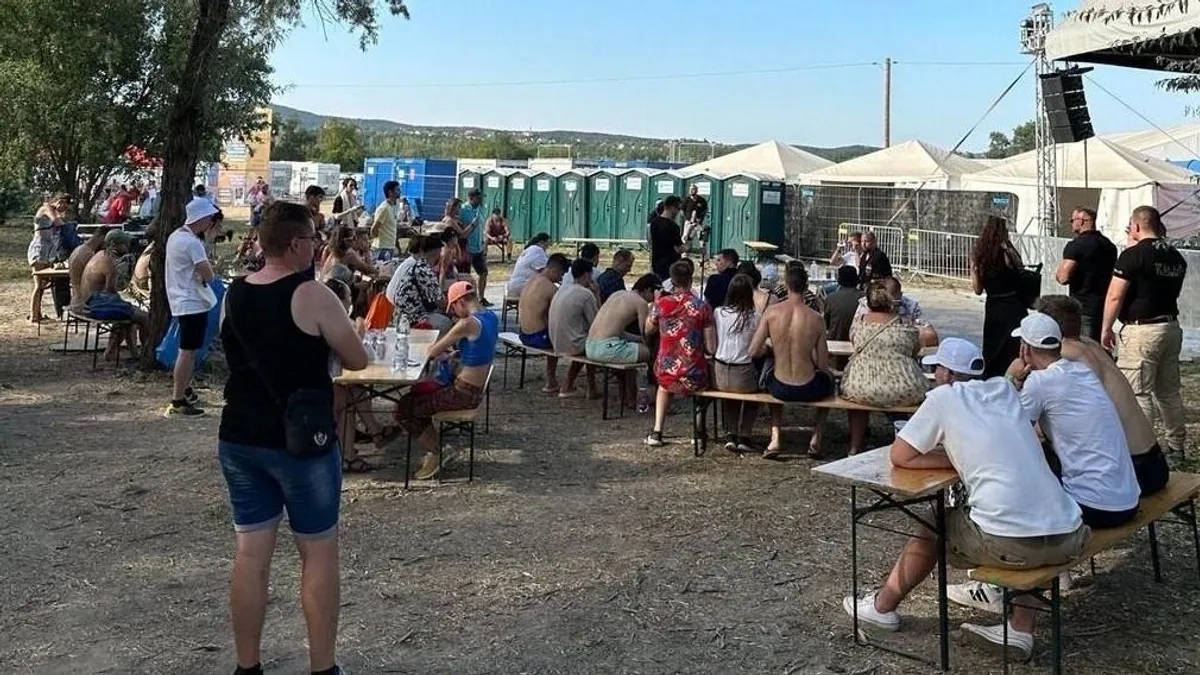 Alig voltak kíváncsiak Magyar Péterre a fiatalok fesztiválján - videó