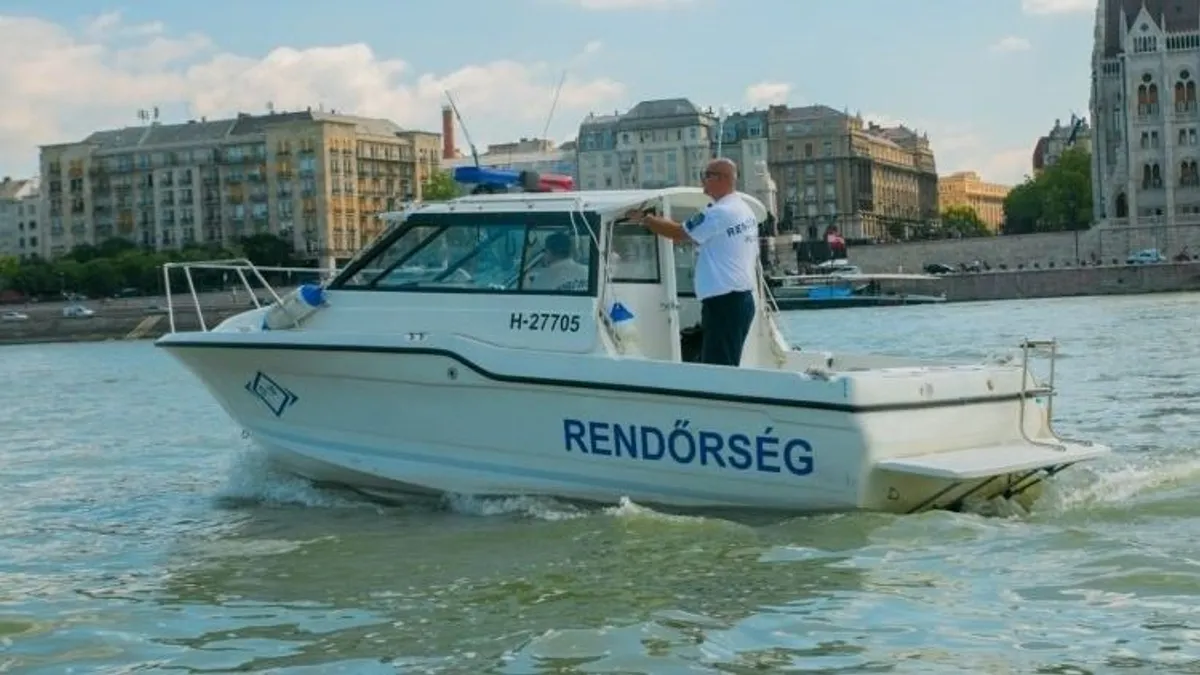 Kenusokat kellett kimenteni a Dunából