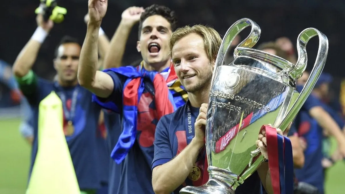 Hazaigazolt a Barcelona korábbi legendás focistája