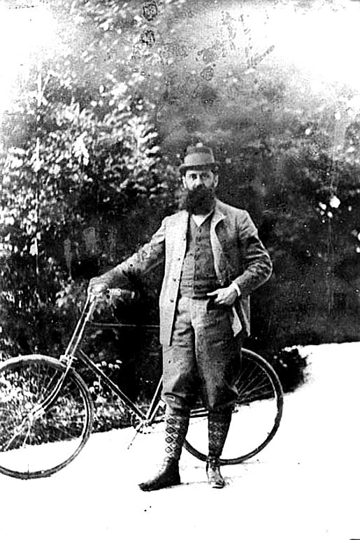 Herzl Tivadar kerékpárral