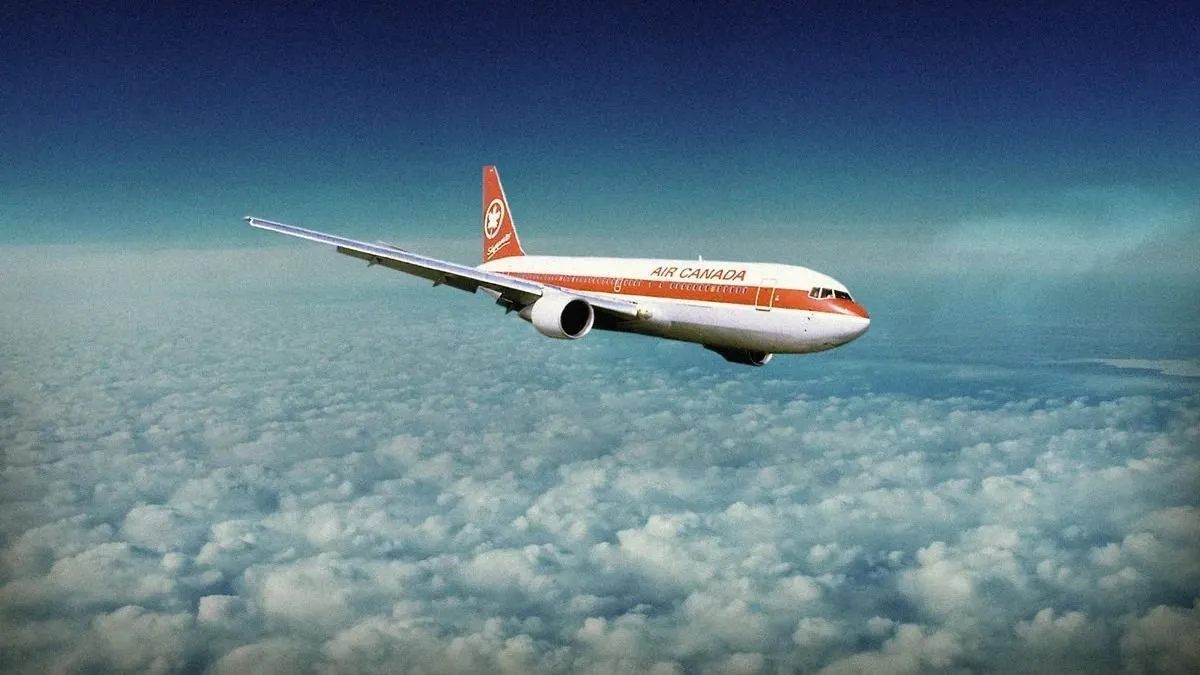 Elfogyott egy Boeing üzemanyaga a levegőben, több száz ember között ért földet