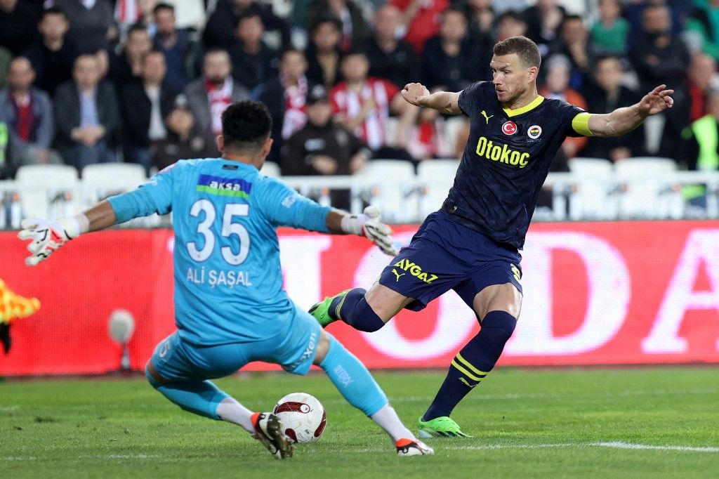 EMS Yapi Sivasspor v Fenerbahce - Turkish Super Lig