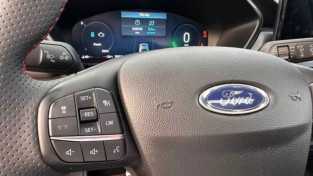 Ford Kuga 2.5 Hybrid teszt,