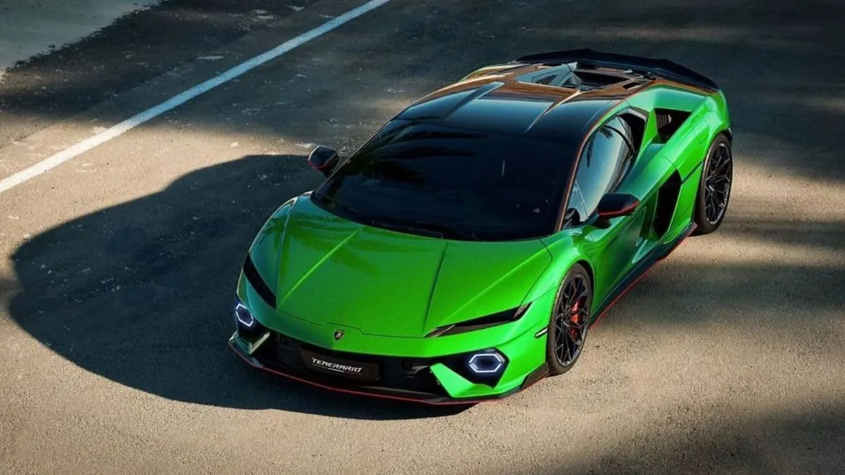 Beépített tv-stúdiót és 10 ezerig pörgő biturbó V8-ast kapott a belépő Lamborghini