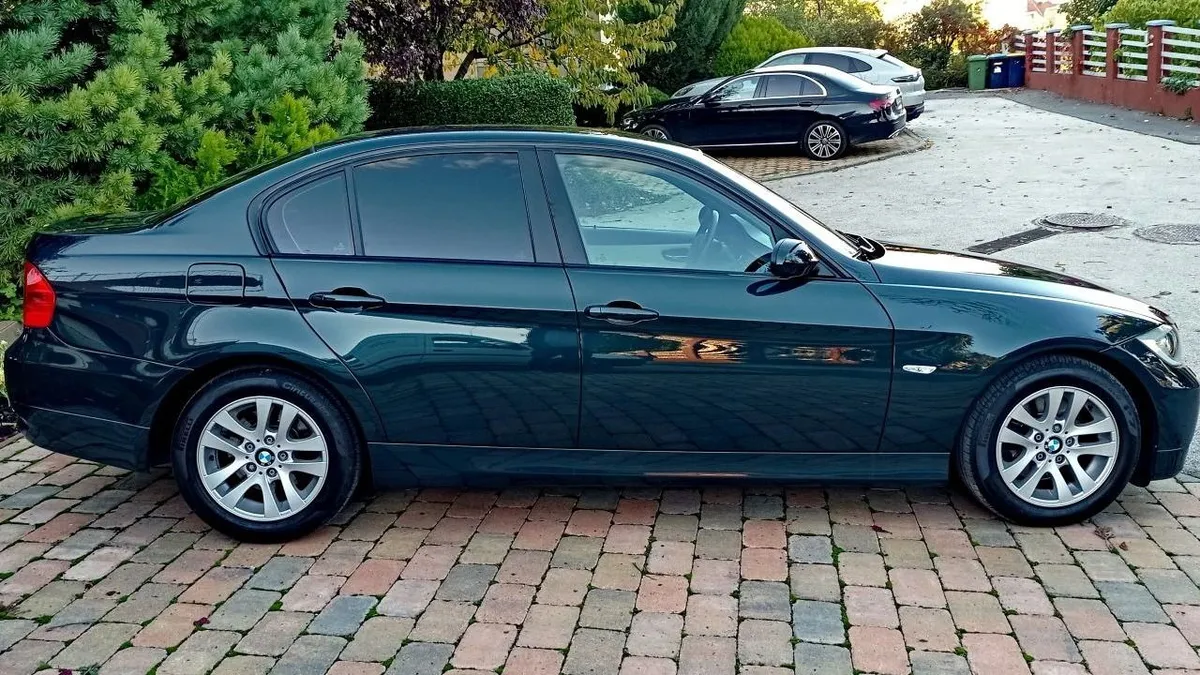 Ritka kincs a használt autók között: ilyen egy újszerű, de több mint tízéves BMW