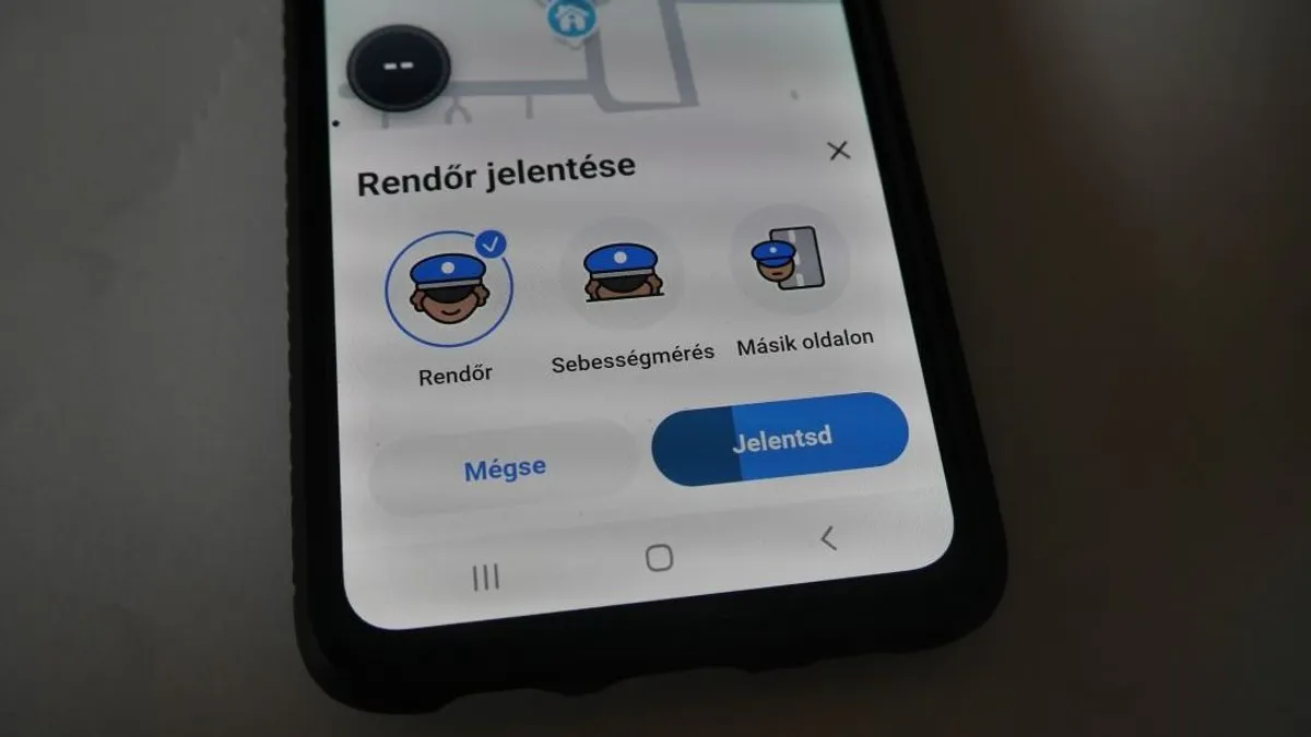 Rossz hír a gyorshajtó autósoknak: már büntetik a traffipax-előrejelzőket