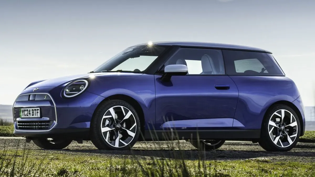 Mr. Beant is felvillanyozná - Mini Cooper SE videóteszt