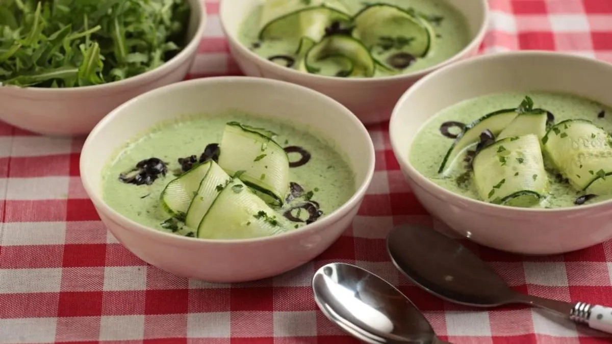 Így készül az egyik legnépszerűbb nyári leves, a zöld gazpacho