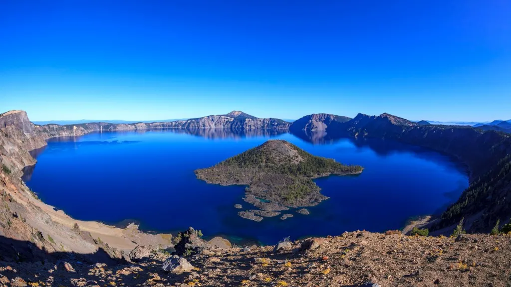 Crater,Lake,And,Wizard,Island,In,Crater,Lake,National,Park