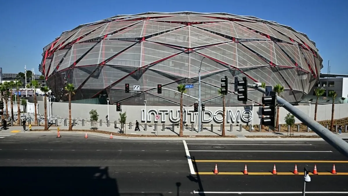 Elképesztő arénát kapott a Los Angeles-i NBA-csapat - videó