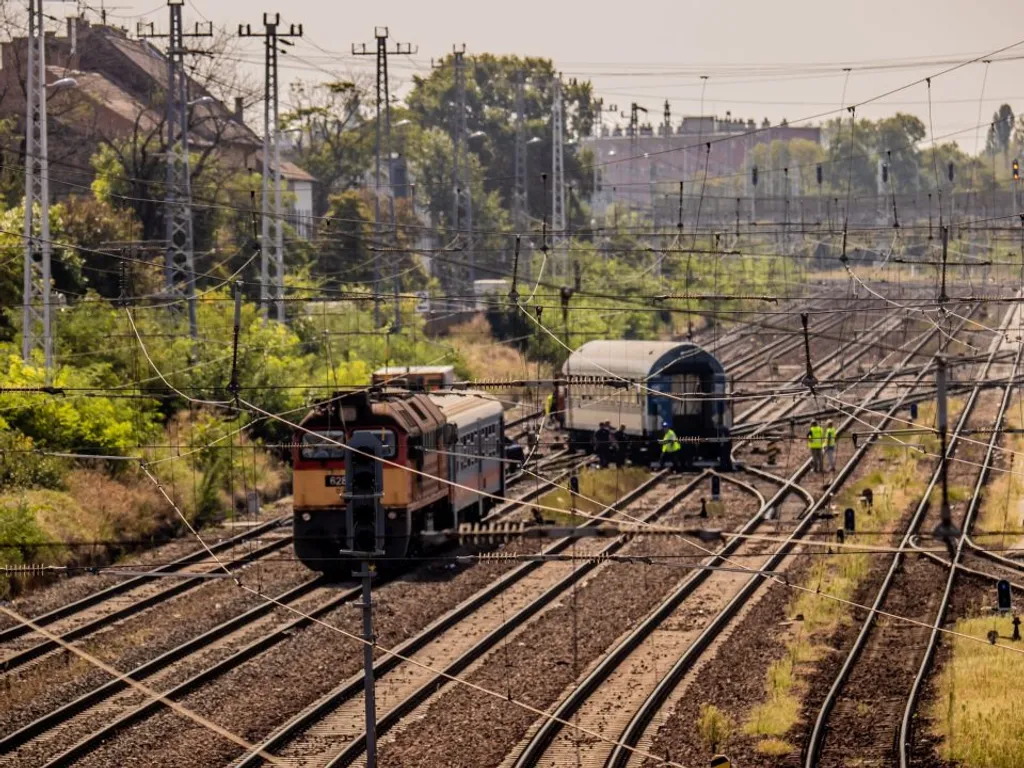 Kisiklott egy Intercity vonat a Keleti pályaudvar közelében, baleset, vonatbaleset, Intercitybaleset, Budapest, 2024.08.25.