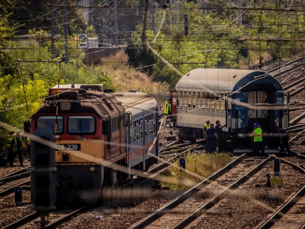 Kisiklott egy Intercity vonat a Keleti pályaudvar közelében, baleset, vonatbaleset, Intercitybaleset, Budapest, 2024.08.25.