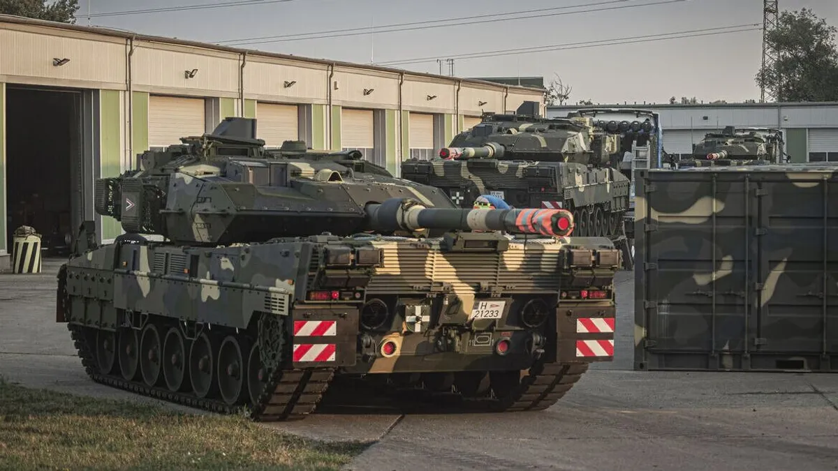 Szalay-Bobrovniczky Kristóf: Újabb három Leopard érkezett a tatai páncélosdandárhoz