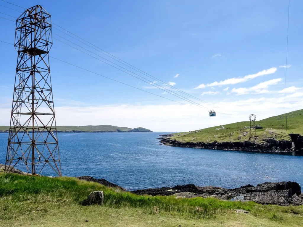 Egy apró sziget túlélésének kulcsa Írország egyetlen drótkötélpályája, dursey island cable car, durseyislandcablecar
