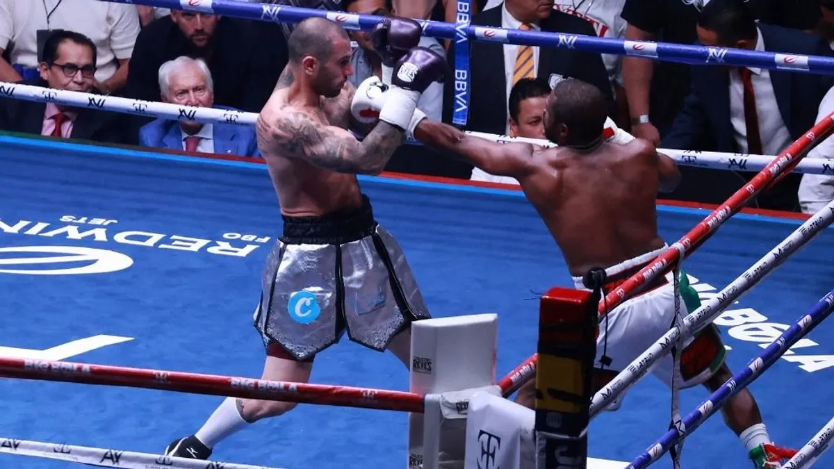 Floyd Mayweather megverte a korábbi maffiavezér unokáját - videó