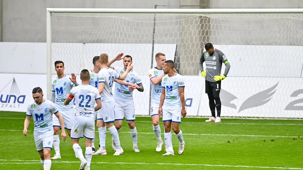 Szokatlan döntést hoztak a Puskás Akadémia-MTK meccs félidejében