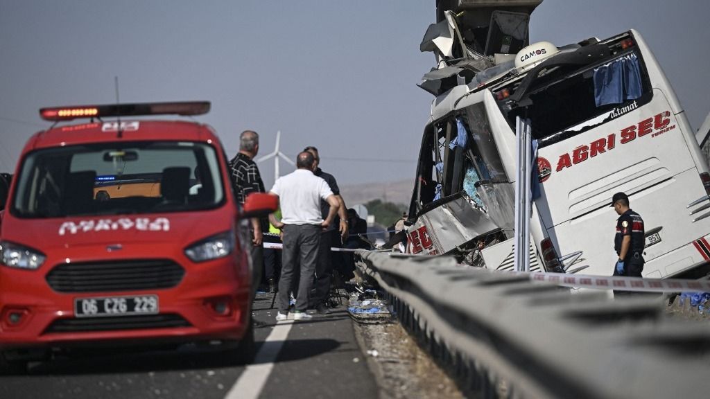 9 people died and 26 injured after a passenger bus crashed into bridge pier in Ankara