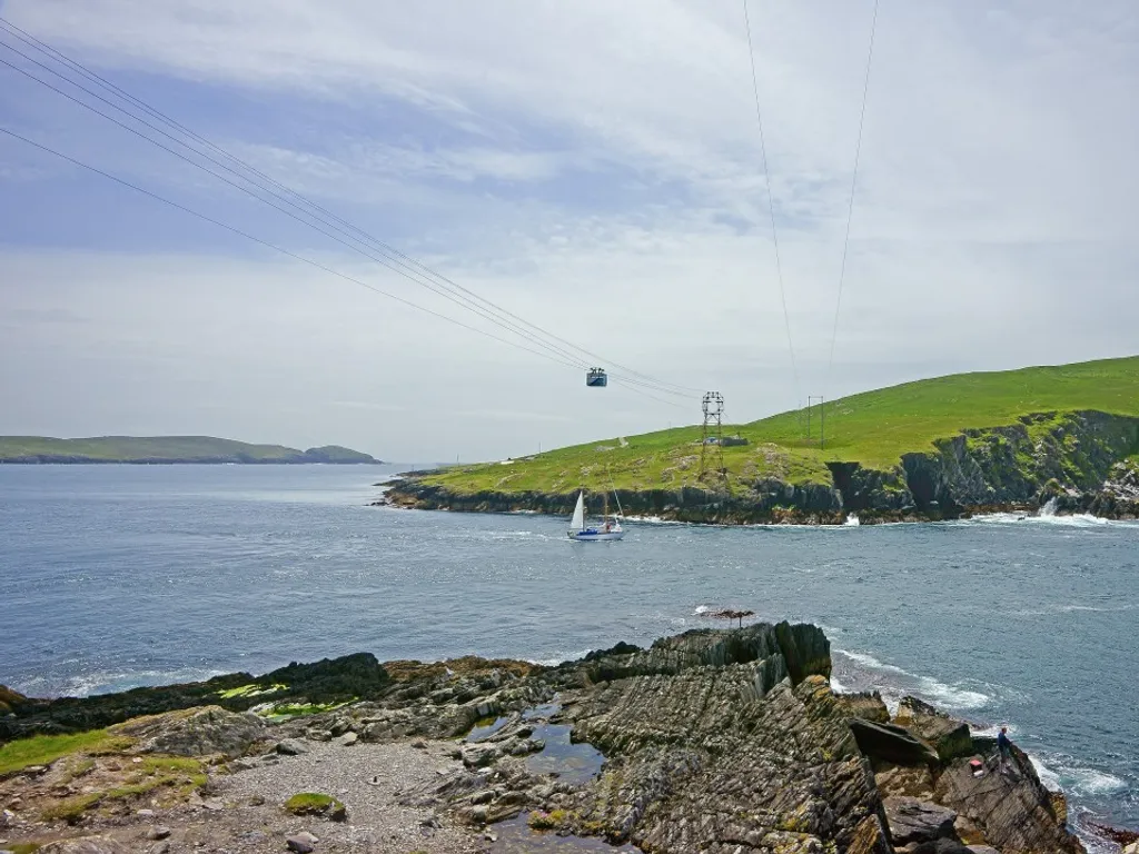 Egy apró sziget túlélésének kulcsa Írország egyetlen drótkötélpályája, dursey island cable car, durseyislandcablecar