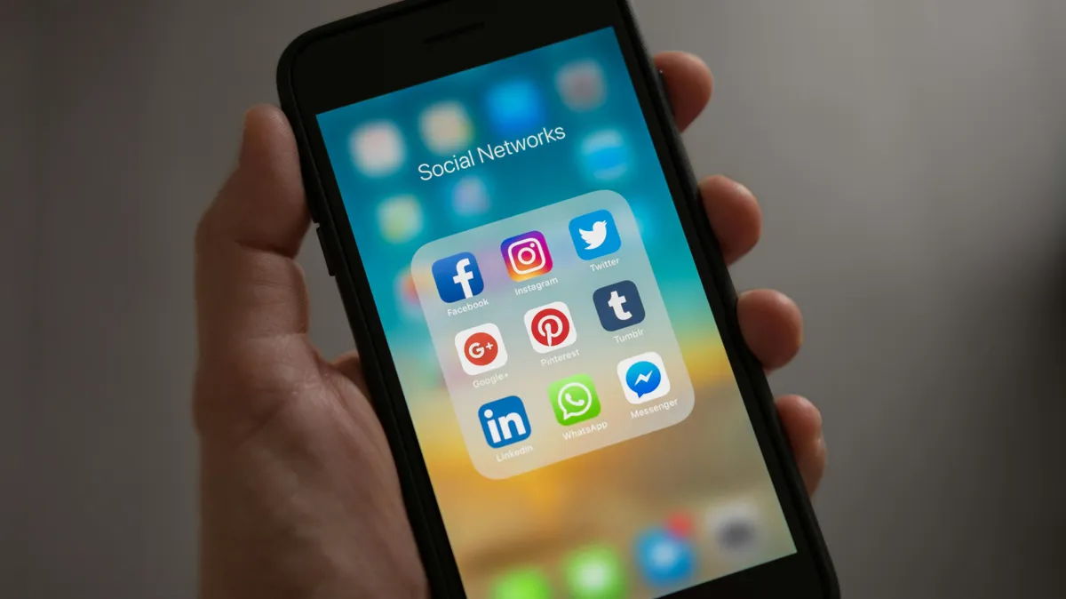 Nem „megfelelő” Facebook-posztokért börtön jár