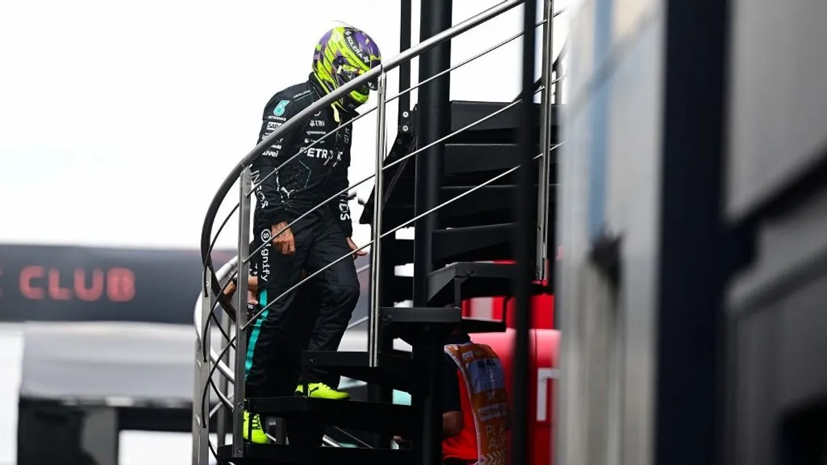 Így magyarázkodott az elképesztő hibája után Lewis Hamilton