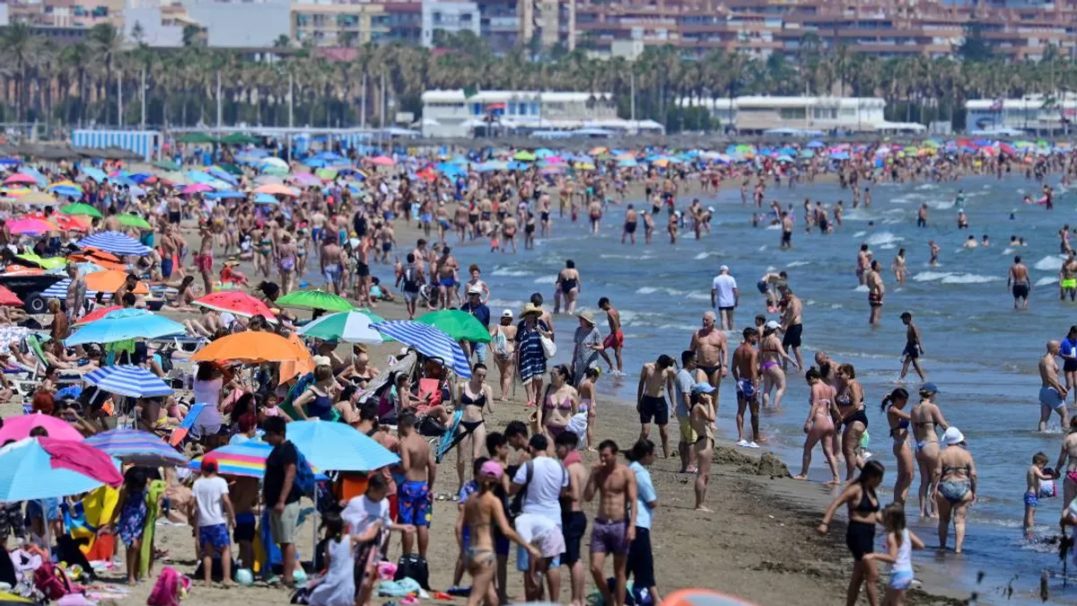 Újabb népszerű nyaralóhelynek lett elege a turistákból