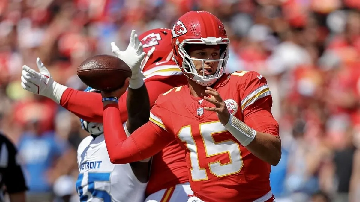 Hát mögötti passzal varázsolt az NFL legjobb irányítója - videó